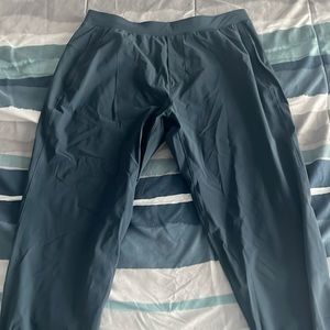 Lululemon surge jogger NWOT